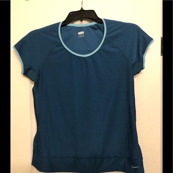 Nike dry fit top - Picture 1 of 4